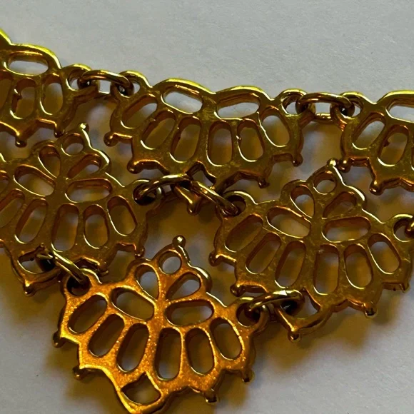 Vintage Trifari Gold Floral Necklace - Picture 4 of 7